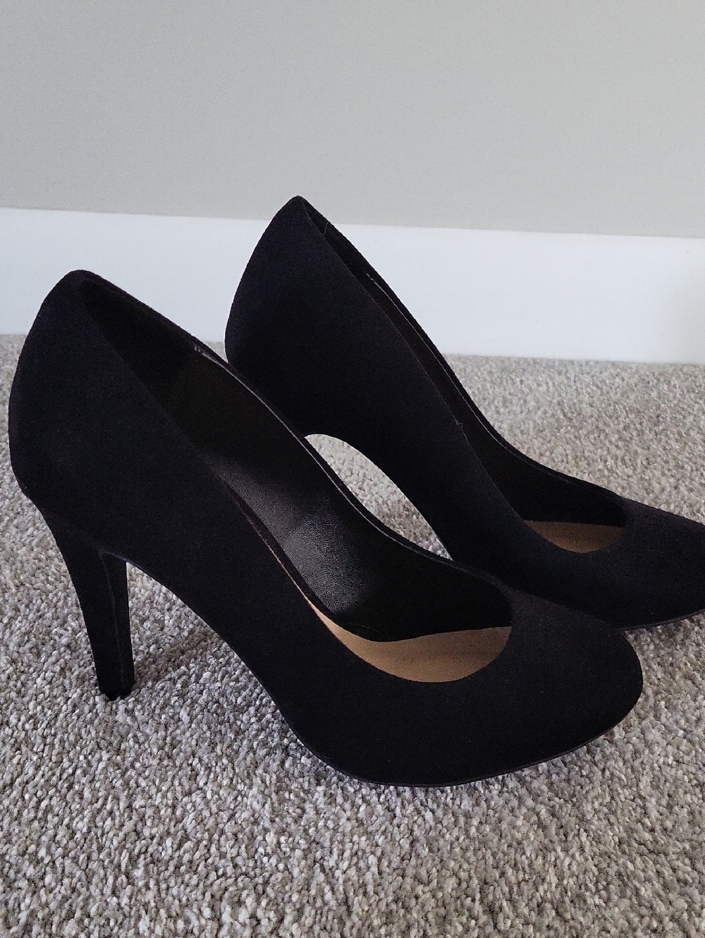 Kelly & Katie Classic Black Suede High Heel Pumps